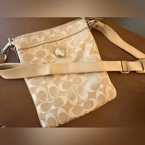 **SALE**Coach Beige Signature Crossbody Bag from 2008 - Picture 13 of 16